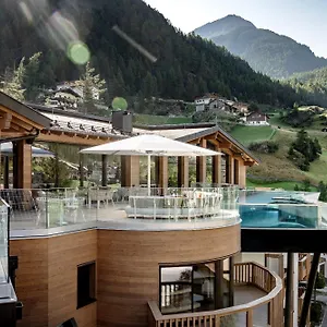 - Alpine . Luxury . Life Sölden